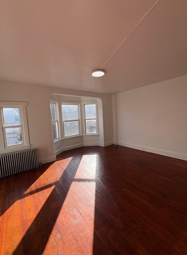 Building Photo - COMING SOON! 3 Bedroom Apartment - York City SD