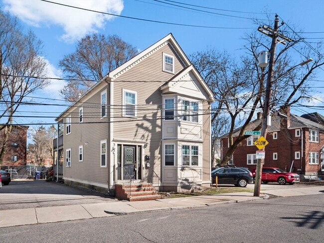 Building Photo - 145 Murdock St