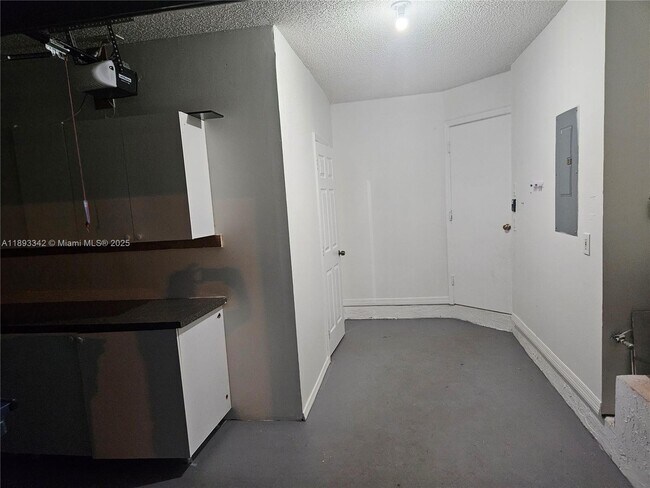 Building Photo - 32 Gables Blvd