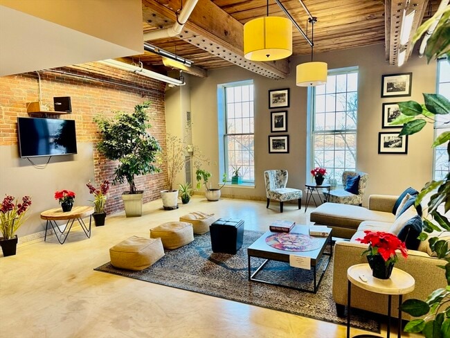 Building Photo - 35 Riverwalk Way