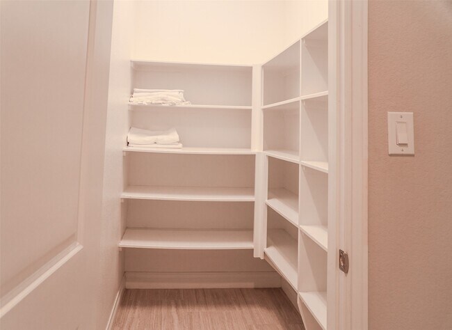 Building Photo - 9535 Scanlan Heights Ln