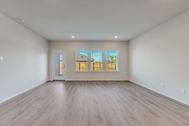 Building Photo - 3433 Marie Dr