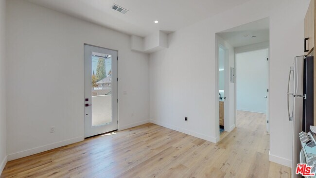 Building Photo - 4460 W Maplewood Ave