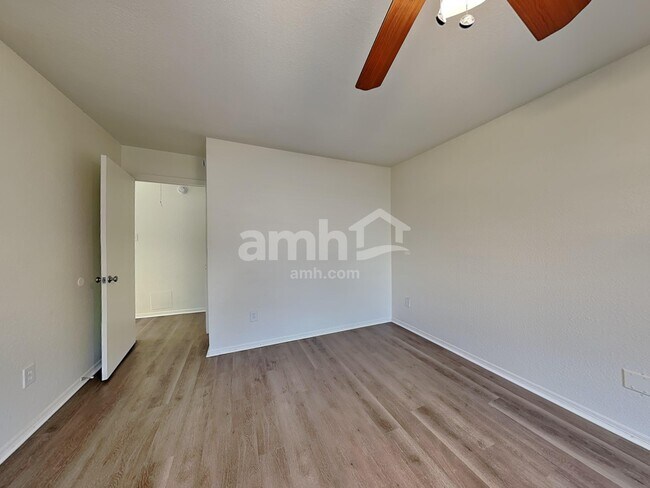 Building Photo - 2803 Seastrand Ln