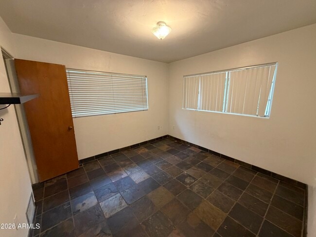 Building Photo - 1725 S Sierra Vista Dr