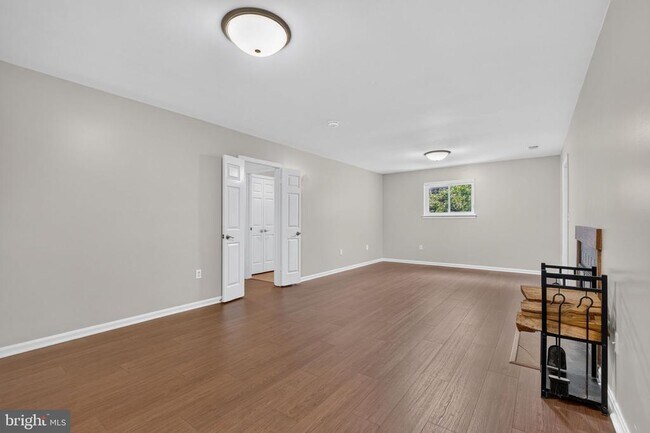 Building Photo - 6 Youngs Farm Ct