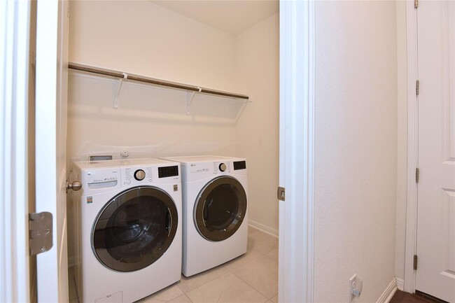 Building Photo - 5008 Risana Bend