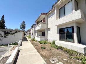 Building Photo - 1 Bed 1 Bath Unit in desirable Gated Commu...