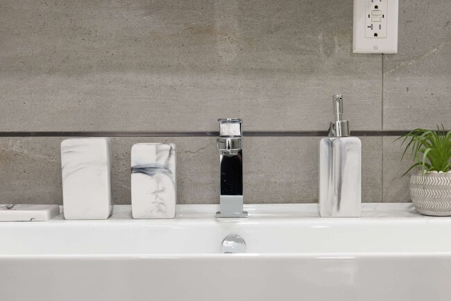 Building Photo - 315 E 78th St