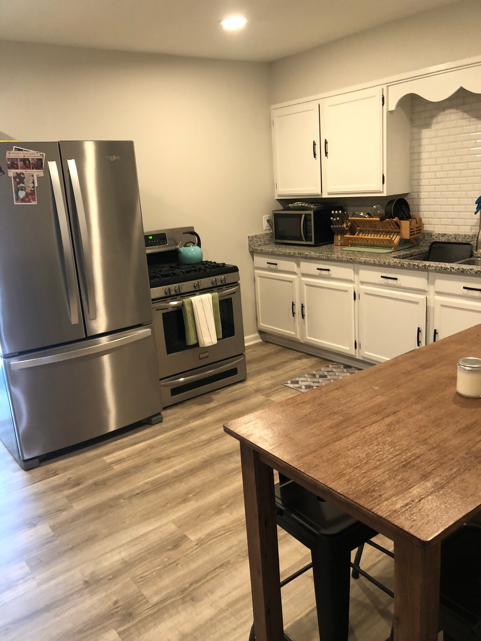 spacious eat-in kitchen - 4346 Cresson St