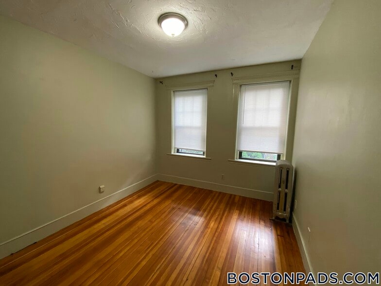 Building Photo - 1412 Commonwealth Ave