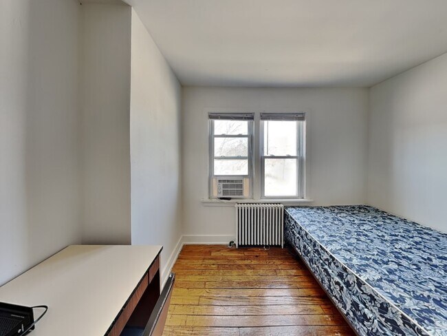 Building Photo - 33 E Chalmers St