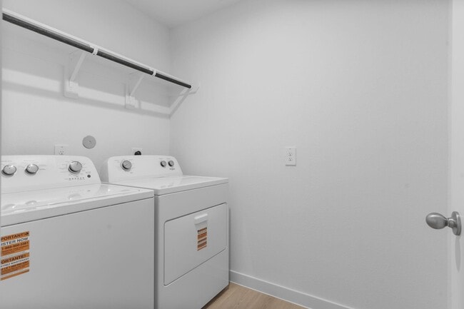 Building Photo - 1015 River Coral Ln