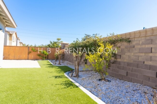 Building Photo - 312 E Liverno Ave