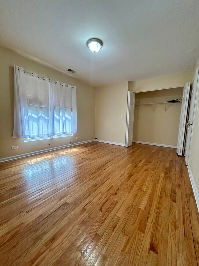 Building Photo - 1509 N Talman Ave