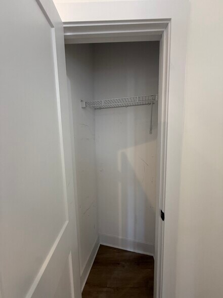 Building Photo - 4735 N Artesian Ave