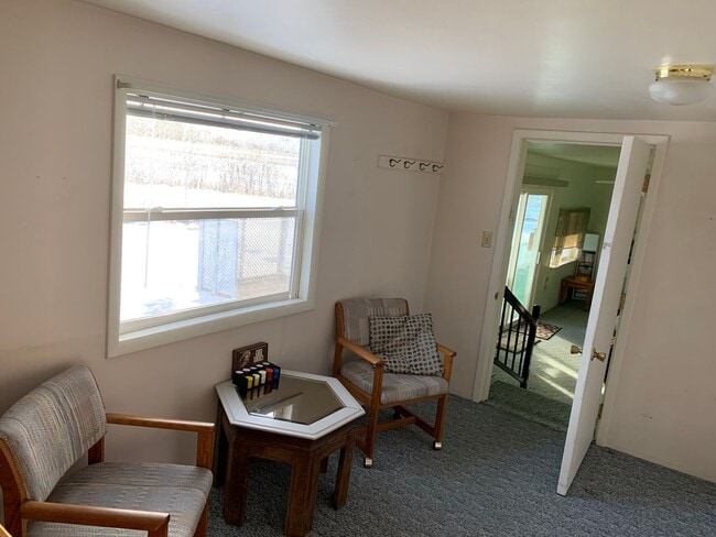 Building Photo - Great 4 bed 2 bath Mobile