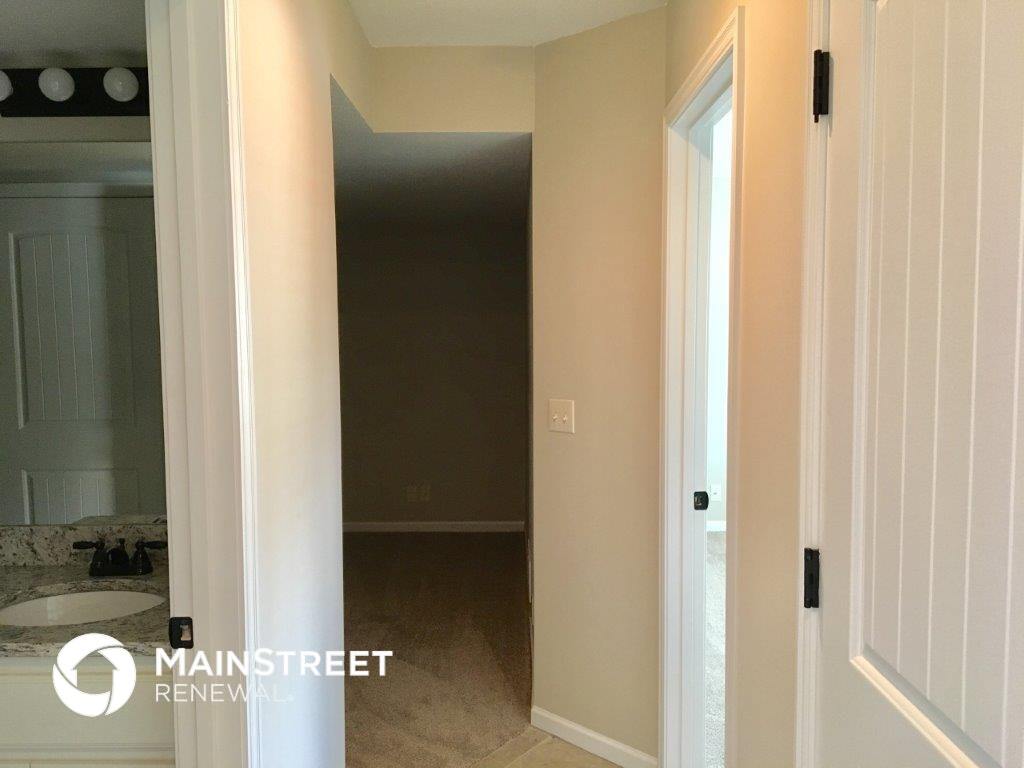 Building Photo - 516 S Poplar St