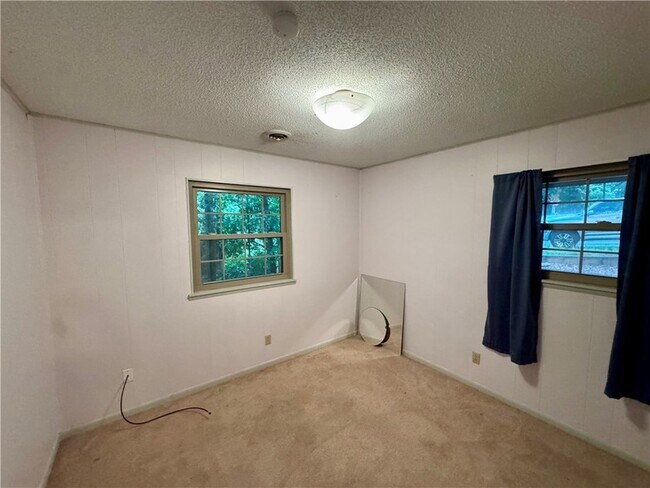 Building Photo - 19 Gore Ln