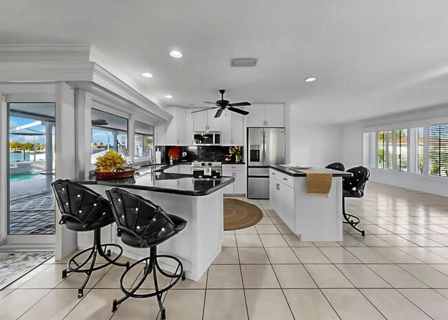Building Photo - 6344 Cottonwood Ln