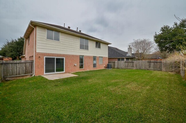 Building Photo - 139 Skycrest Dr