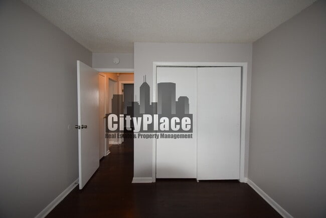 Building Photo - 2410 N Lesley Ave