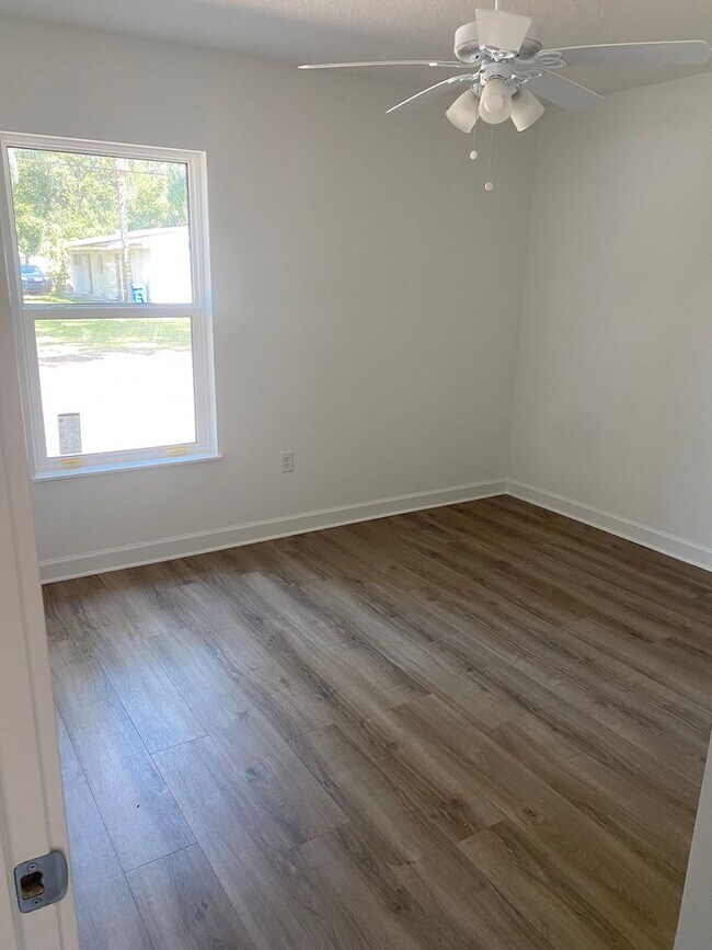 Building Photo - 3 Bedroom, 2 Bathroom home for rent