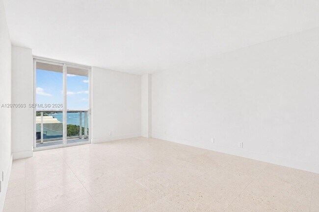 Building Photo - 100 Bayview Dr
