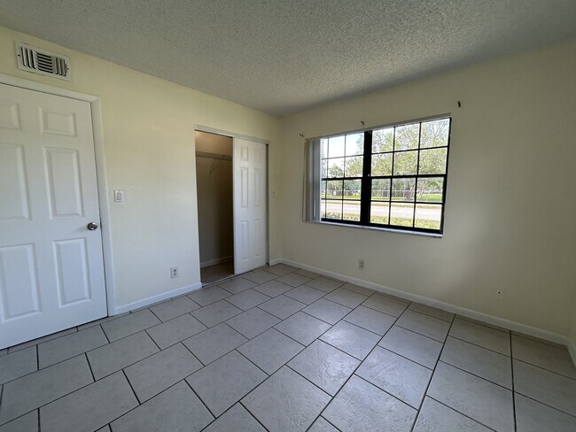 Building Photo - 7625 Tam Oshanter Blvd