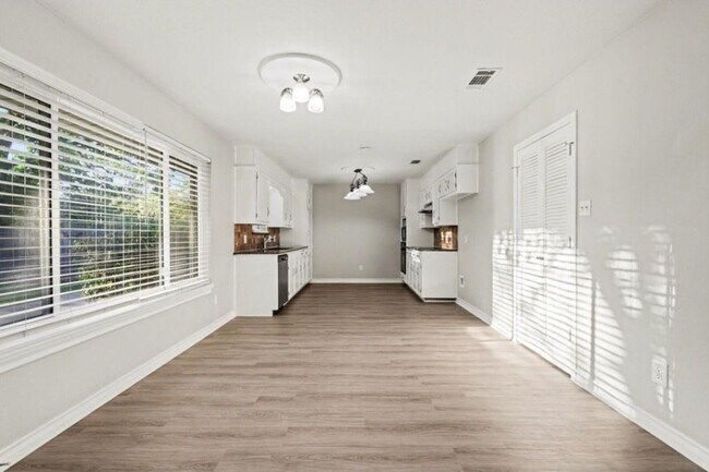 Building Photo - 4900 Ridgeline Dr