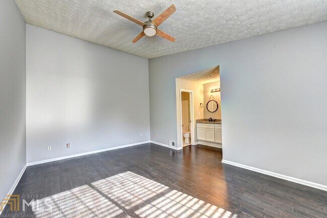 Building Photo - 1057 Mansfield Ct