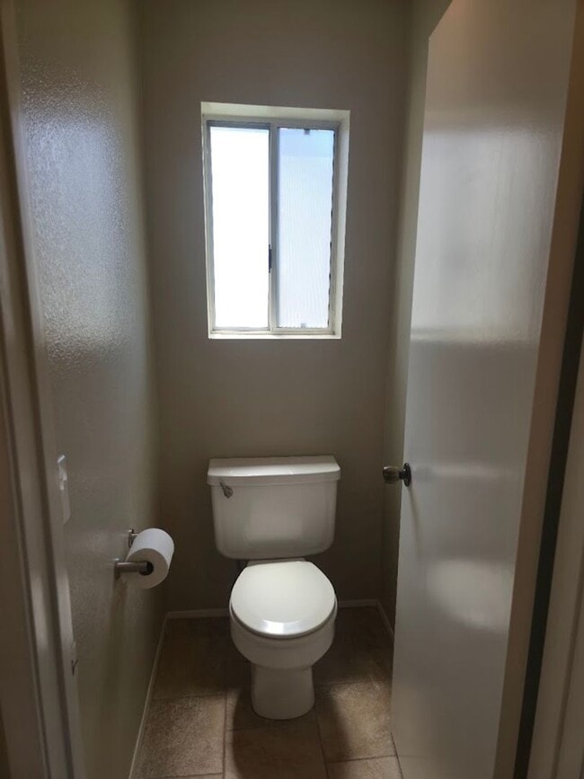 Building Photo - Light-Filled End Unit Condo, 2BD/2.5BA wit...