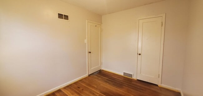 Building Photo - 2 bedroom home
