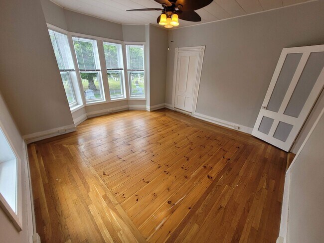 Building Photo - 145 Pine St