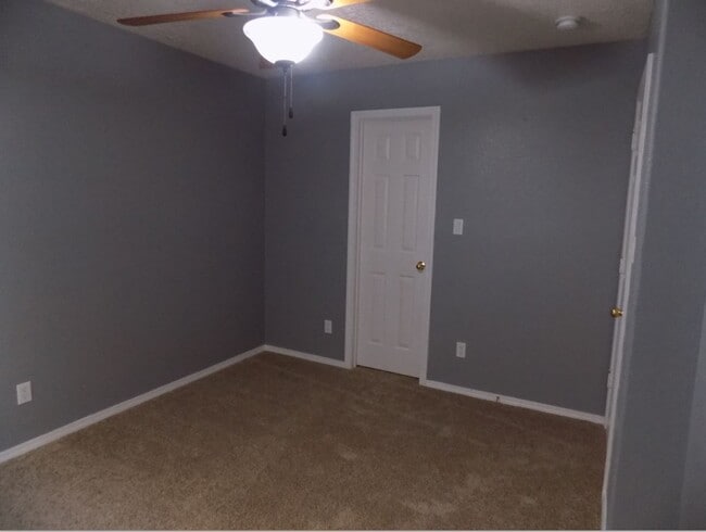 Building Photo - Beautiful 3 Bedroom 2 Bathroom Home Located in Ventana Ranch!!