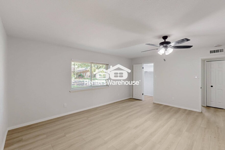 Building Photo - 6407 Green Oaks Dr