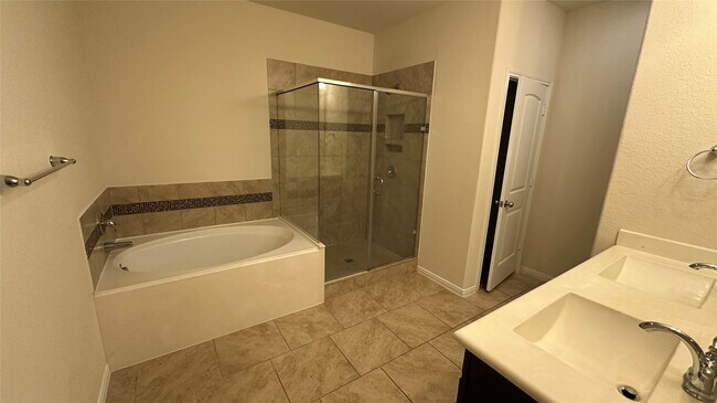 Building Photo - 14046 Sand Ridge Crossing