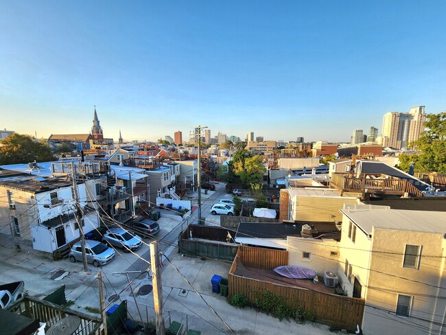 Building Photo - 444 E Fort Ave