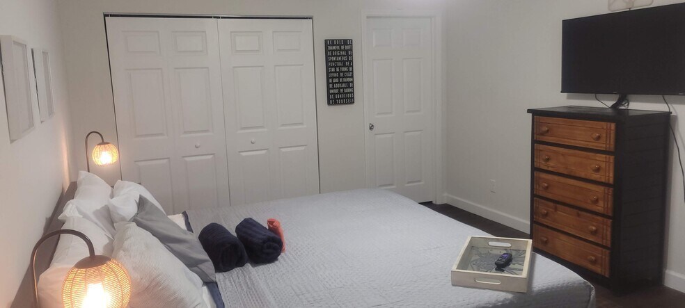 Building Photo - 1616 20th St SW