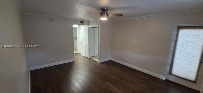 Building Photo - 509 E Sheridan St