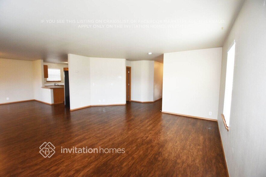 Building Photo - 107 Mazza St NE