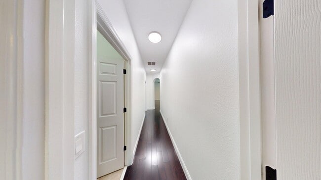 Building Photo - 6 BR  5 BA  LUXURY POOL HOME -  Fells Landing Subdivision- Minutes to Medical City!