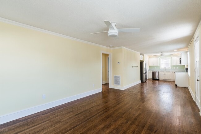 Building Photo - 207 N Beacon St