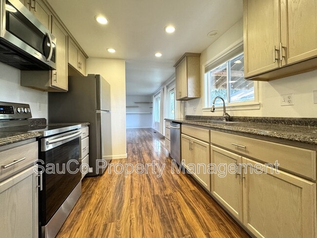 Building Photo - 823 NW 7th Ave