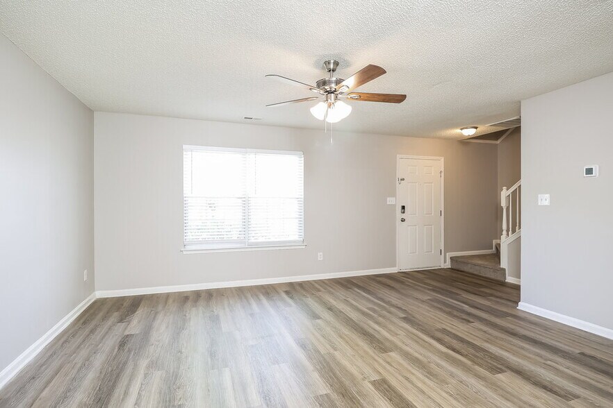 Building Photo - 2749 Fairstone Ave