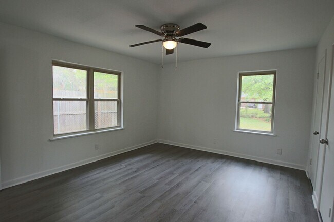 Building Photo - 3 Bed 2 Bath in Tyler!