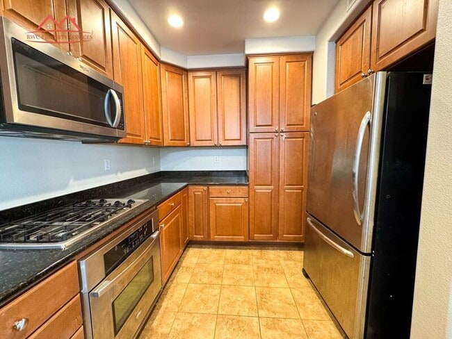 Building Photo - 326 Bautista Pl