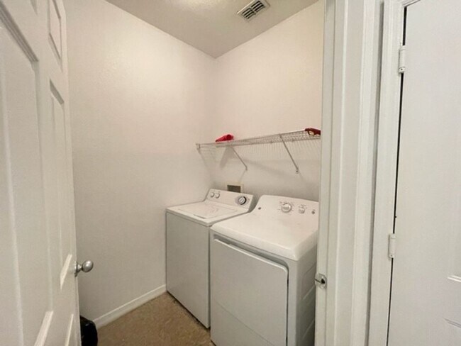 Building Photo - 8102 Lillies Way