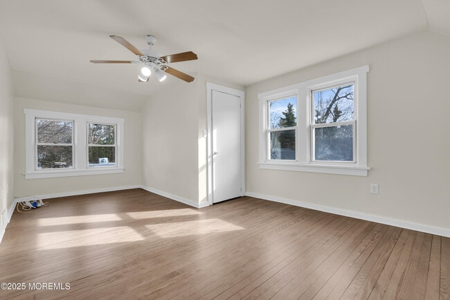 Building Photo - 2061 Lakewood Rd