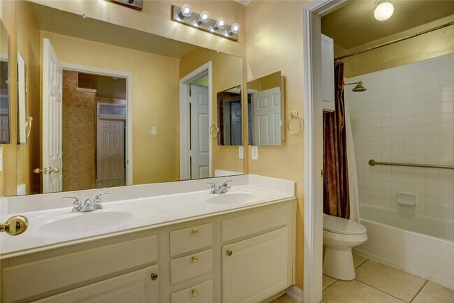 Building Photo - 2707 Sterling Fields Dr